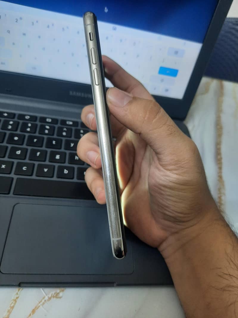 Apple iPhone XS Max 5