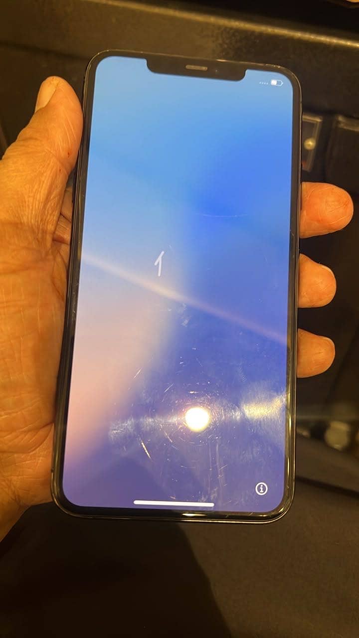 Apple iPhone 11 Pro Max 0