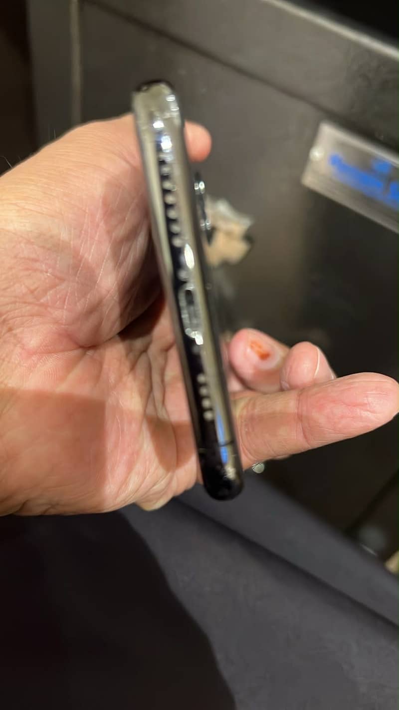 Apple iPhone 11 Pro Max 1