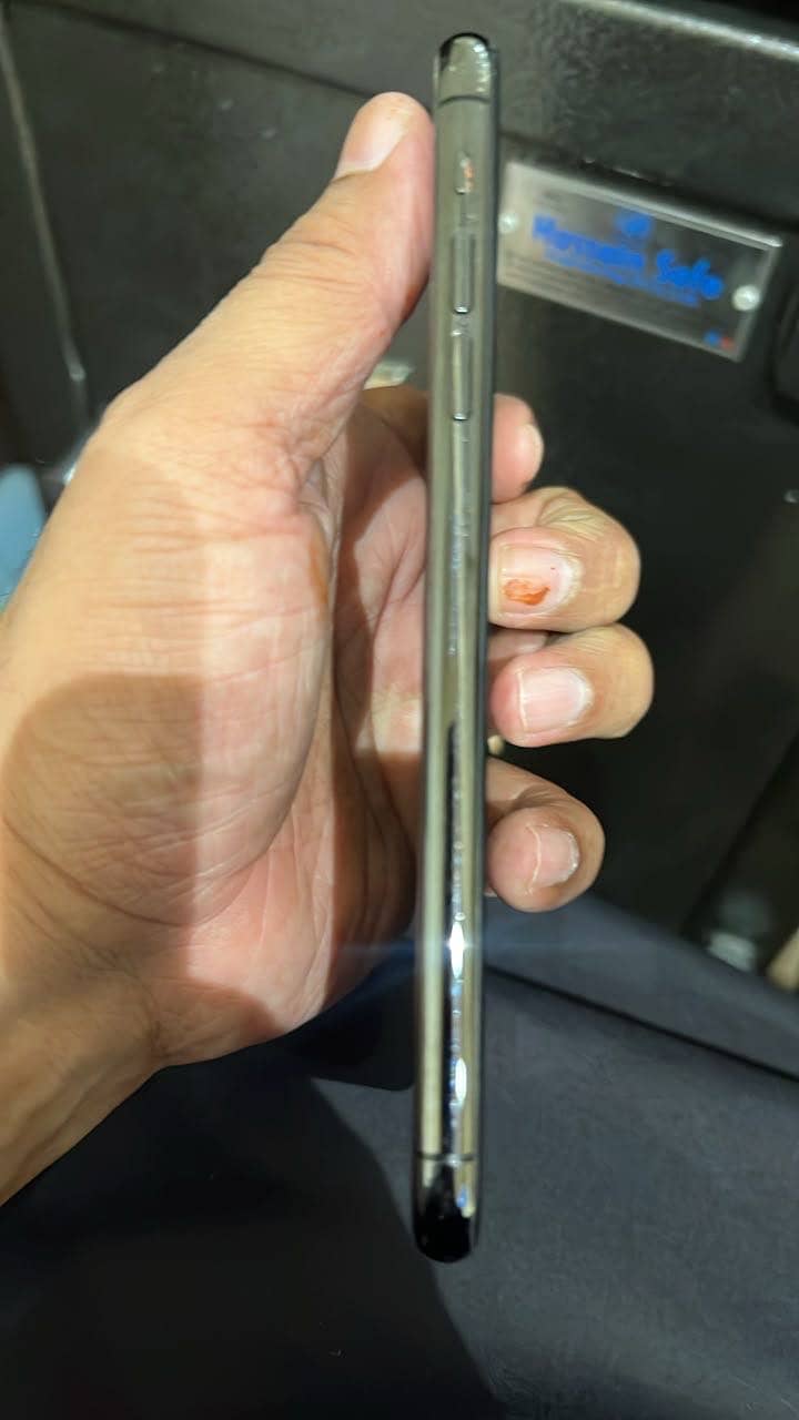 Apple iPhone 11 Pro Max 3