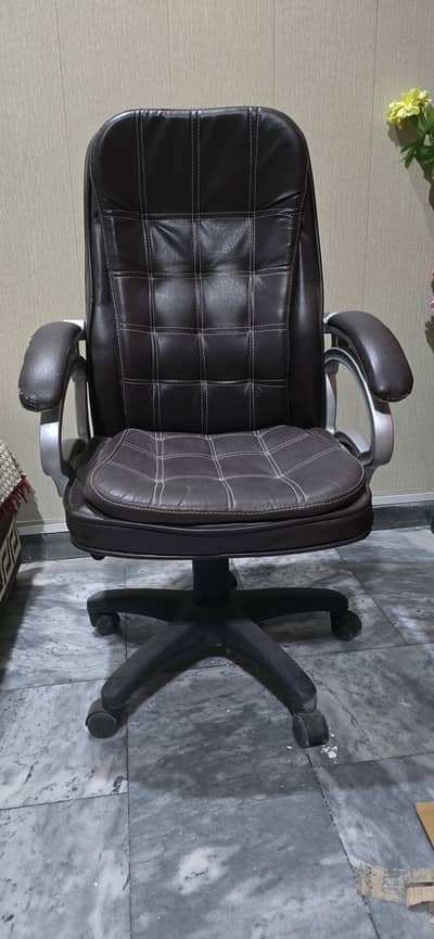 Comfortable Executive Office Chair / Boss Chair for Sale