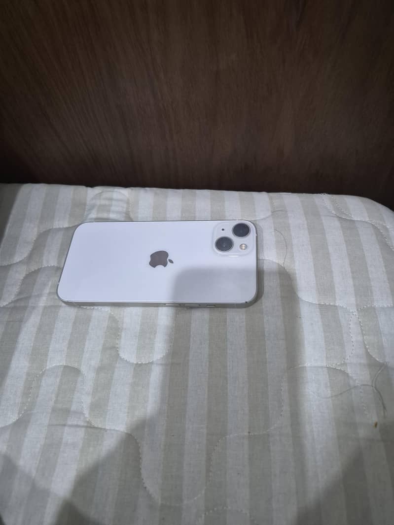 Apple iPhone 13 1