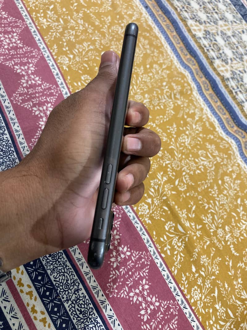 Apple iPhone 11 0