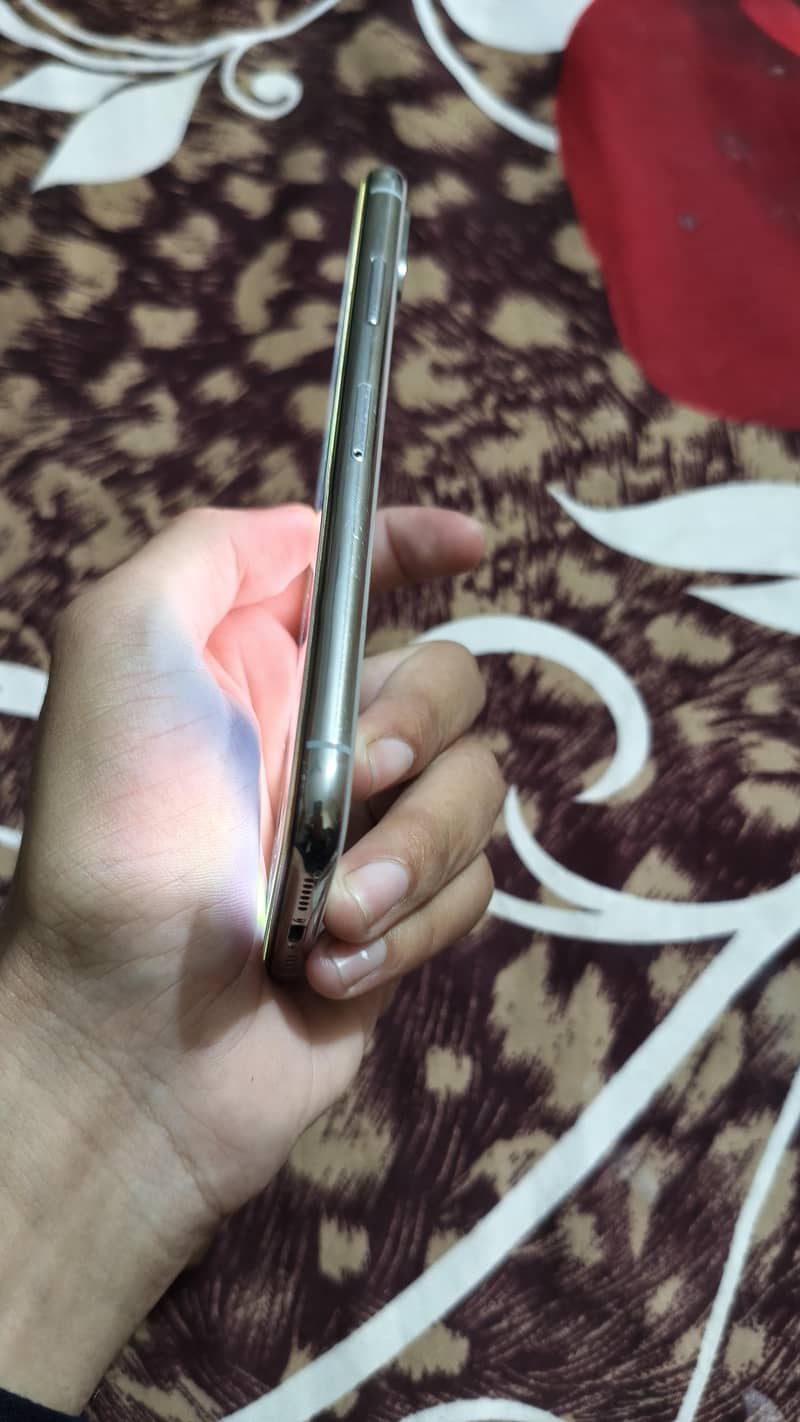 Apple iPhone XS 1