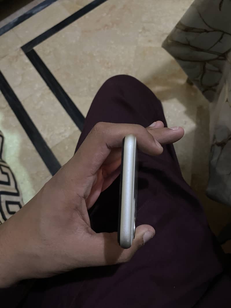 Apple iPhone 11 5