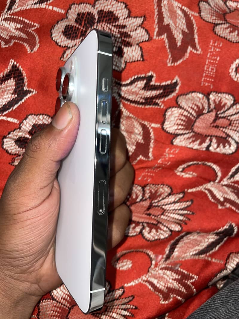 Apple iPhone 14 Pro 1