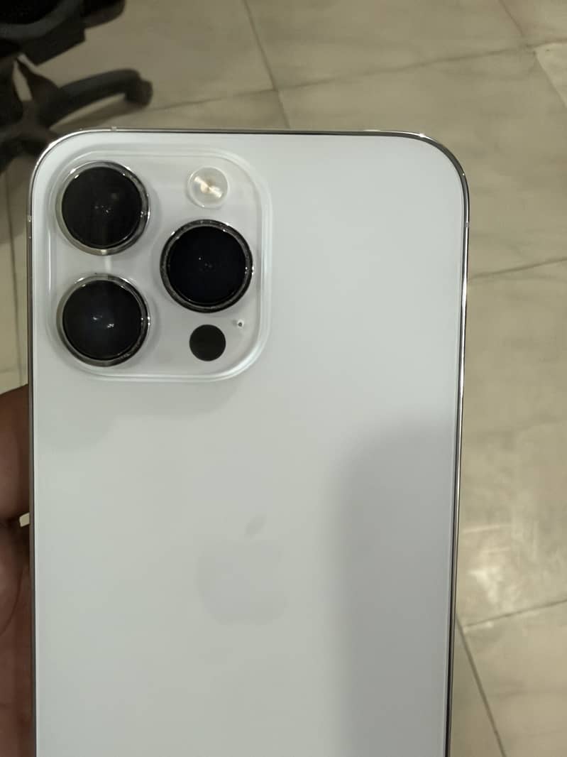 Apple iPhone 14 Pro Max 1