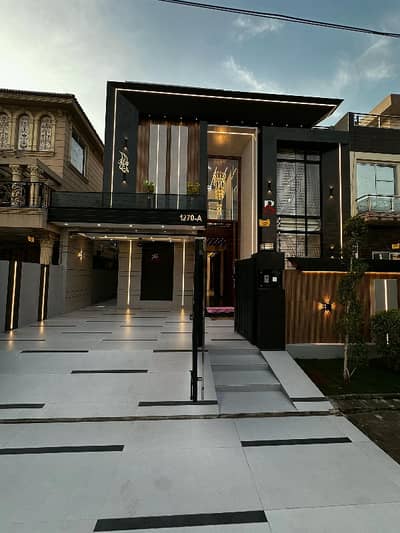 10 Marla Brand New Luxury Villa For Sale