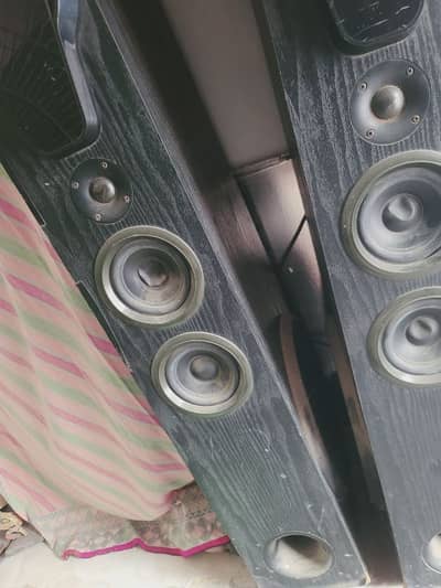 woofer speakers bhot acha sound hai