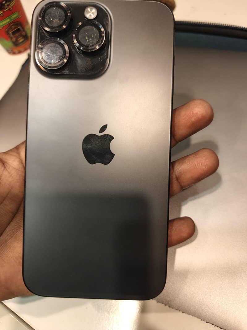 Apple iPhone 15 Pro Max 1