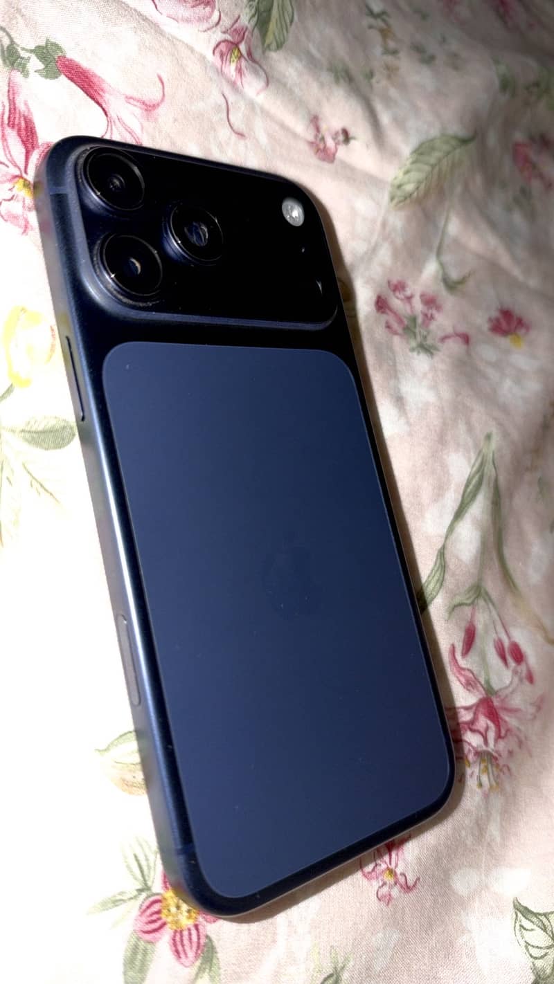 Apple iPhone 17 Pro Max 1