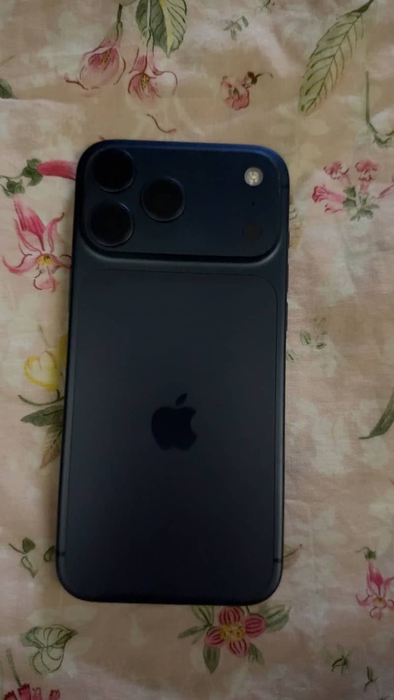 Apple iPhone 17 Pro Max 5