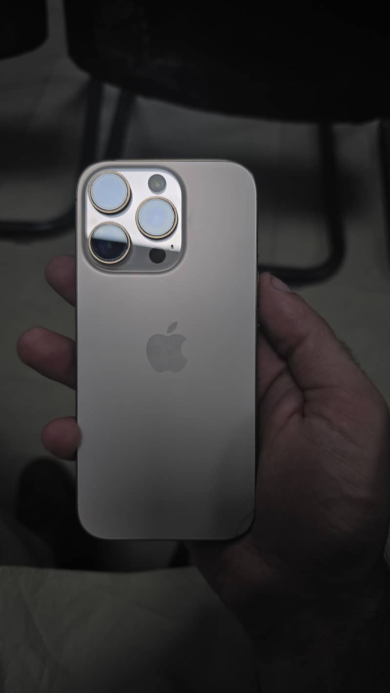 Apple iPhone 16 Pro 1