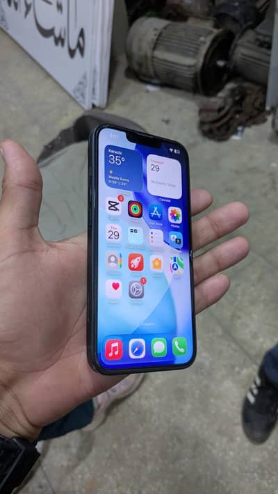 Apple iPhone 13