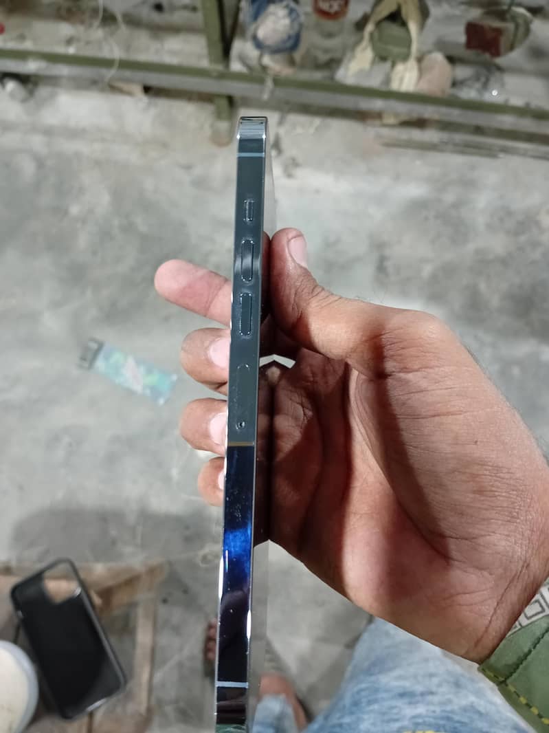 Apple iPhone 13 Pro Max 6