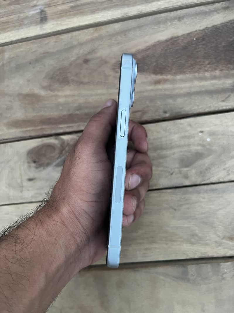 Apple iPhone 15 3