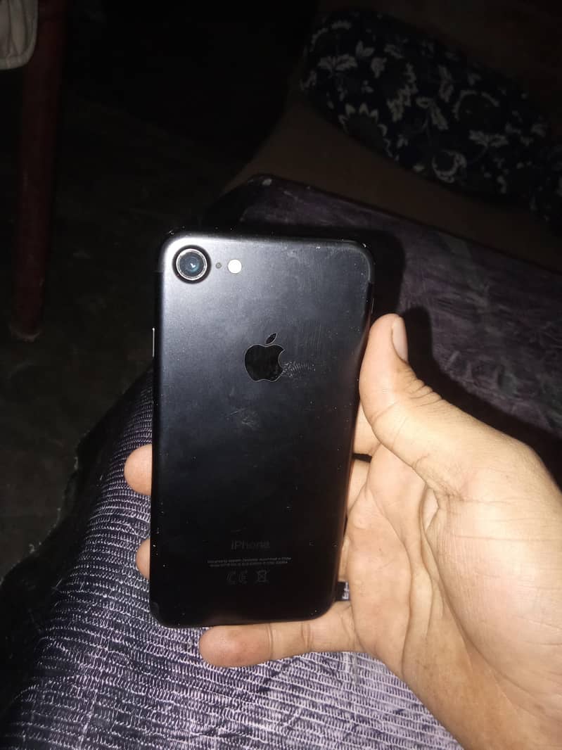 Apple iPhone 7 0