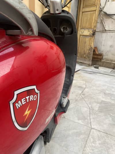 Metro M6 Deep red colour simple and classy (without battery)