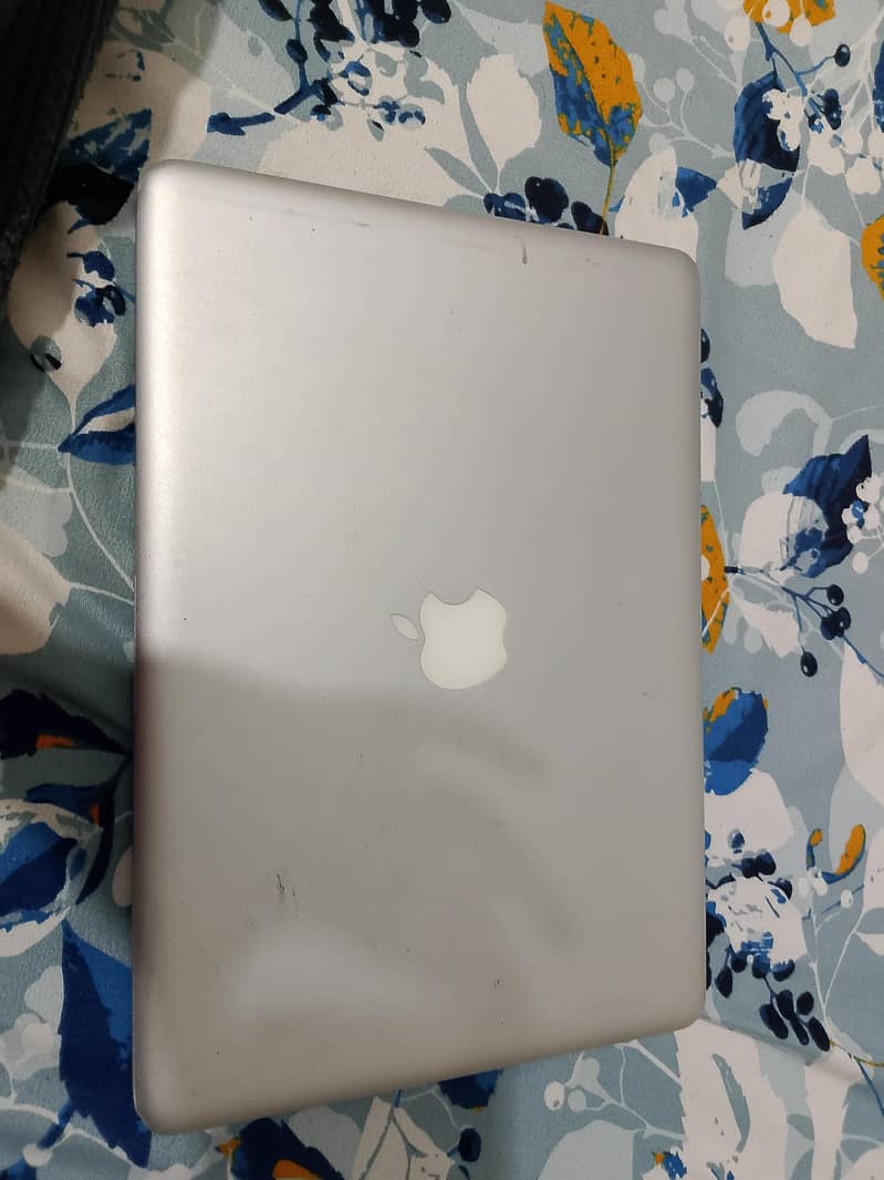 Apple laptop 1