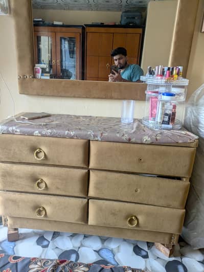 dressing table /valvet cushion
