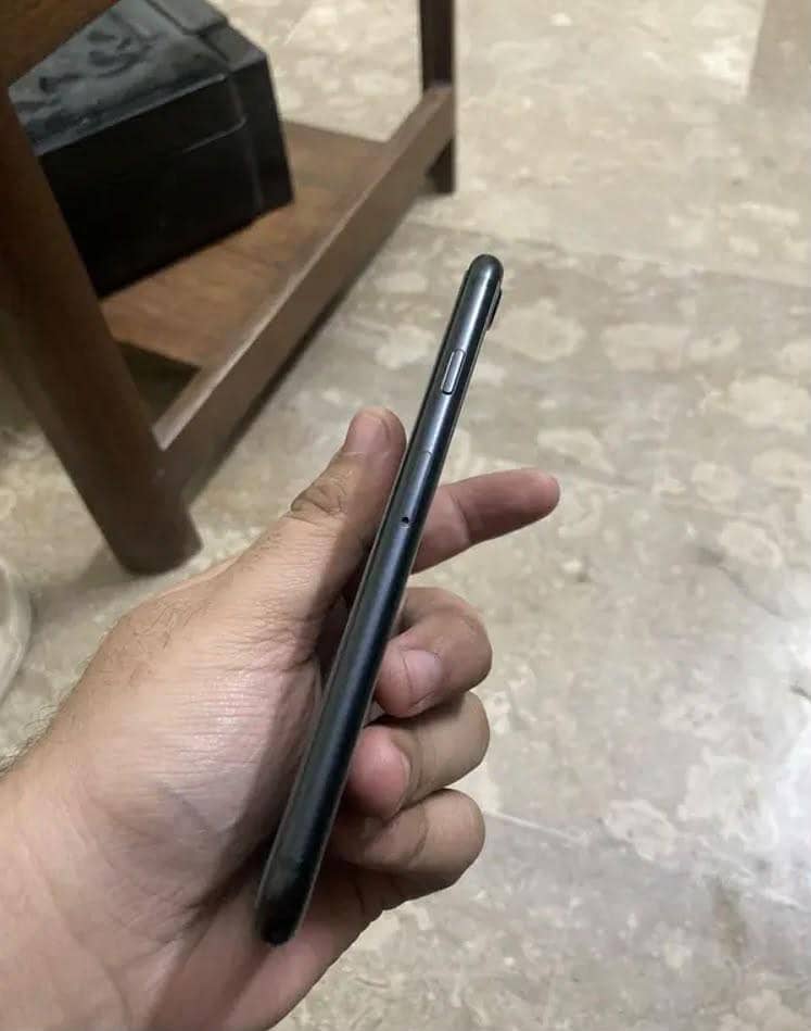 iPhone SE 2020 5
