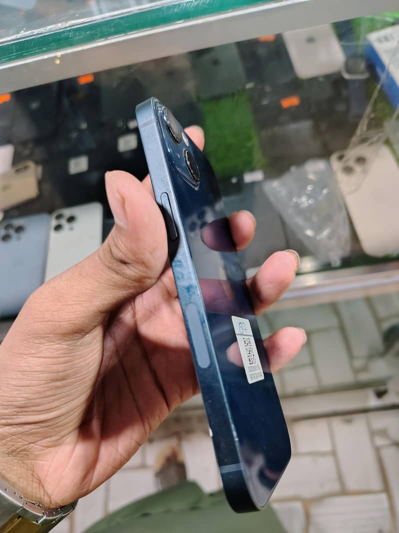 Apple iPhone 13 1