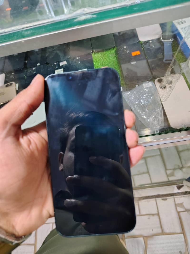 Apple iPhone 13 2