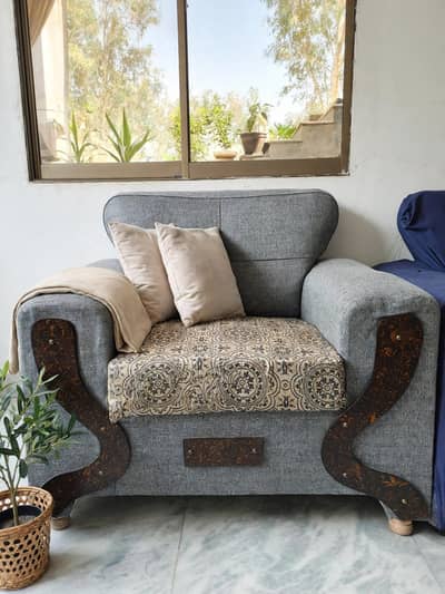 5 Seater Sofa Set (3+1+1) For Sale - Rs. 30000