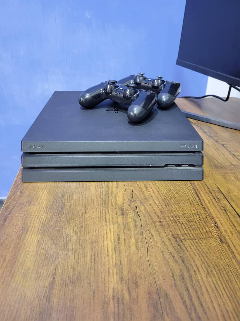 PS4 Pro 1Tb 5