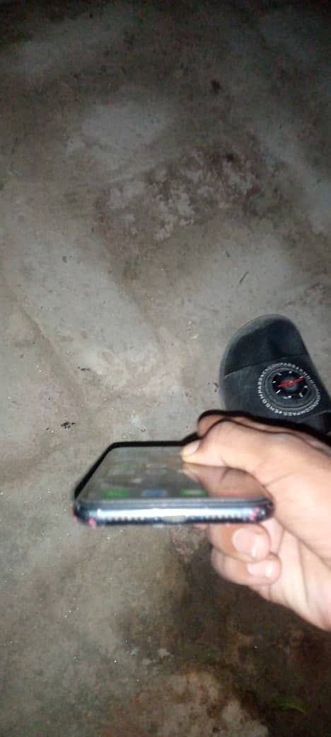 Apple iPhone XR 0