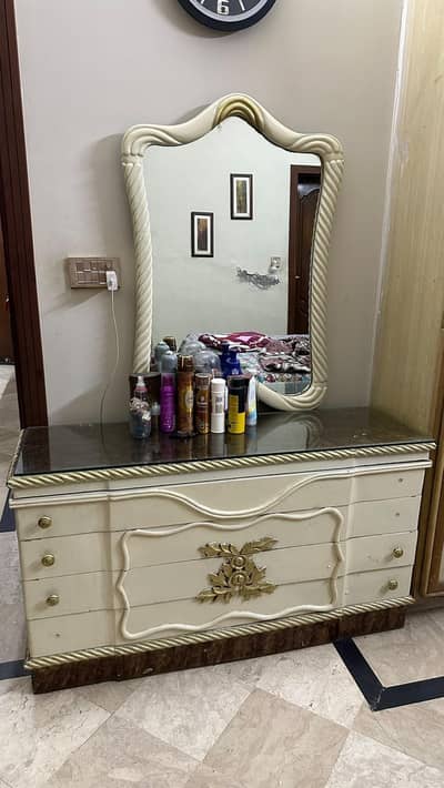 Dressing Table with mirror