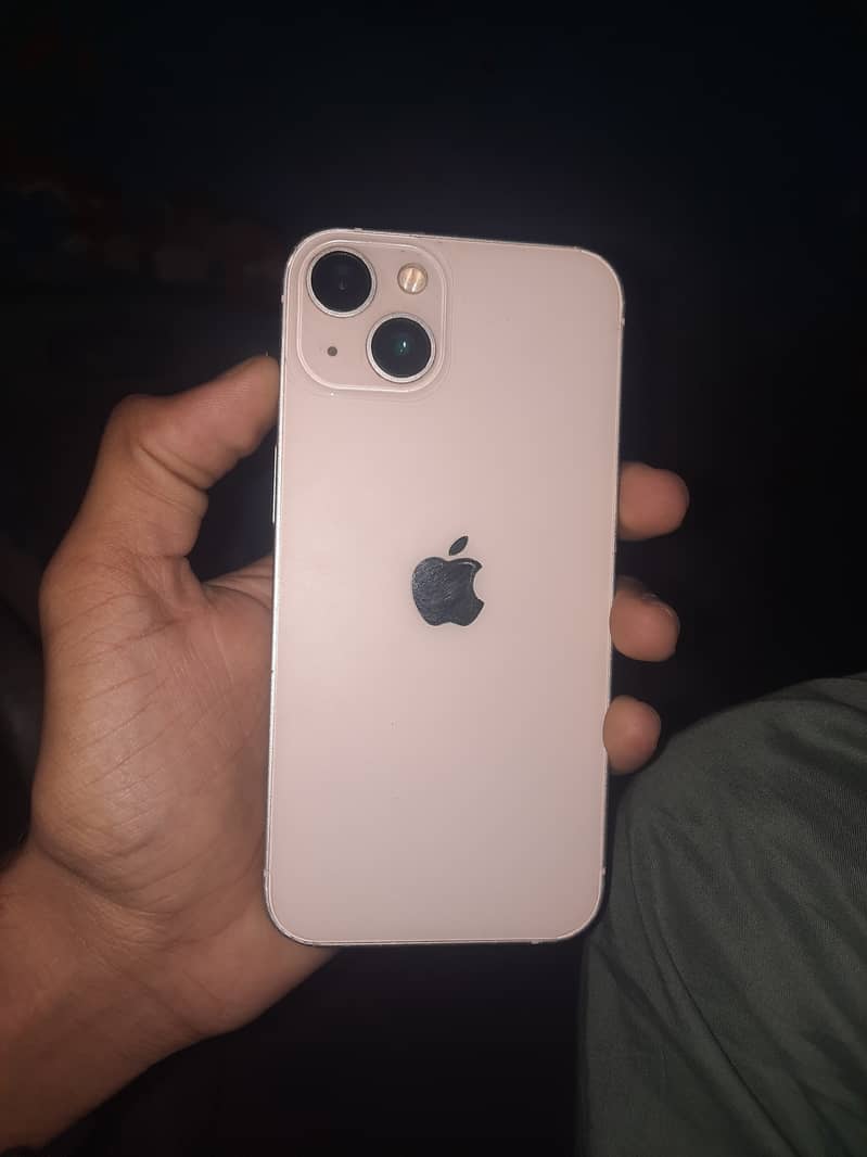 Apple iPhone 13 4