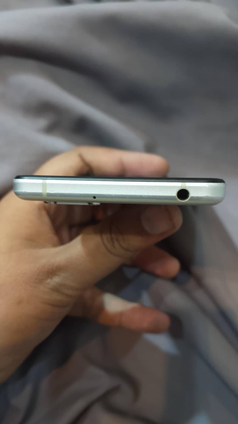 Sharp Aquos Sense 5g 3
