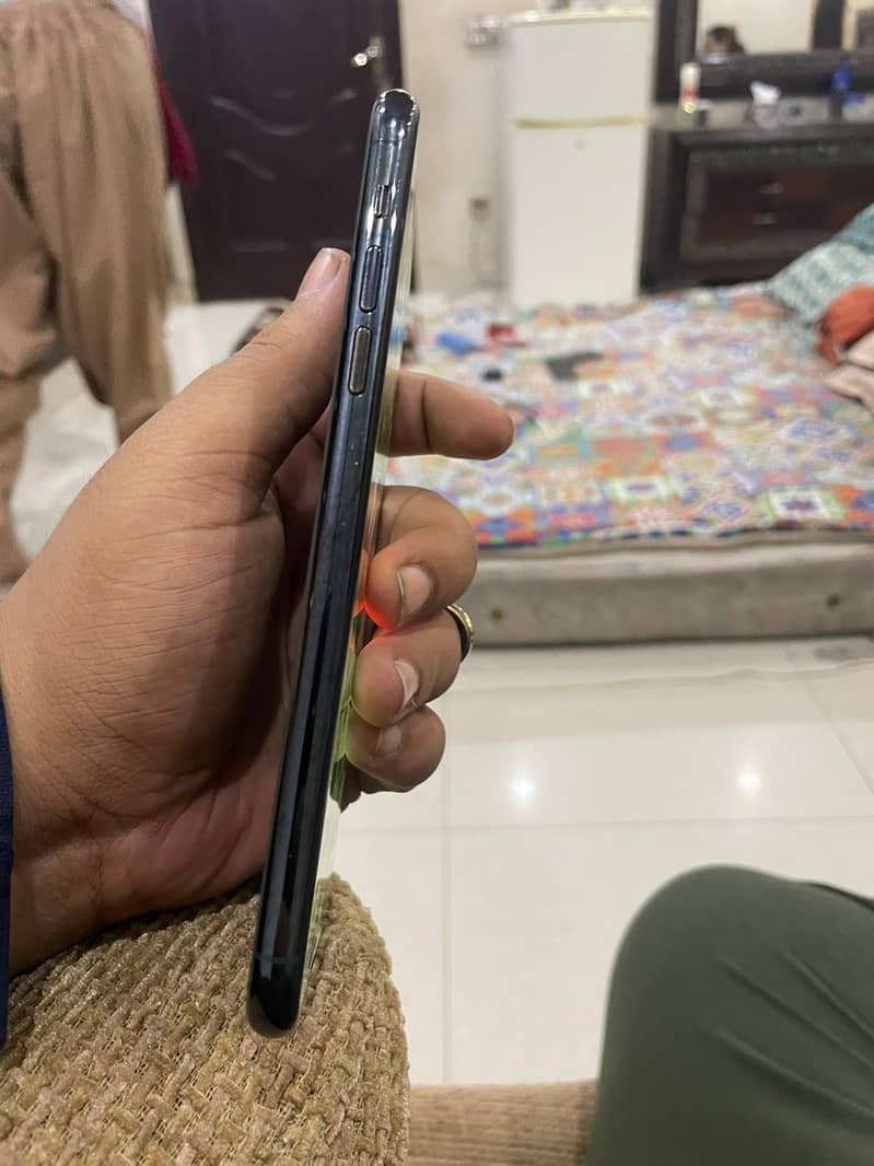 Apple iPhone 11 Pro Max 1
