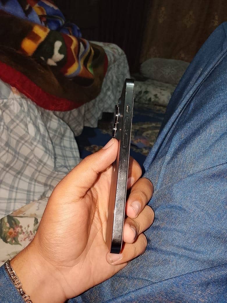 Apple iPhone 13 Pro 1