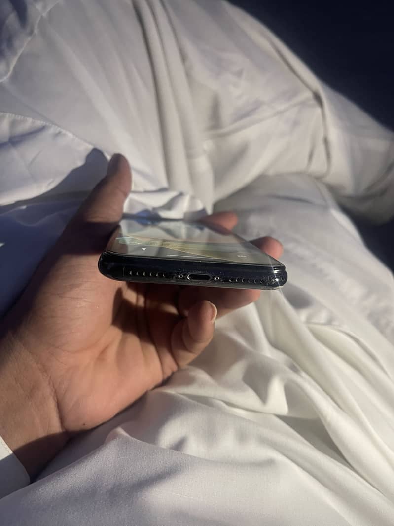 Apple iPhone X 5