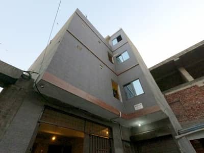 Highly-coveted 200 Square Feet Flat Is Available In Kacha Jail Road Mozang For rent