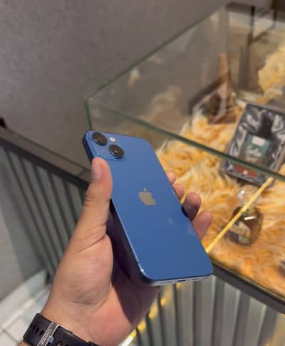 Apple iPhone 13
