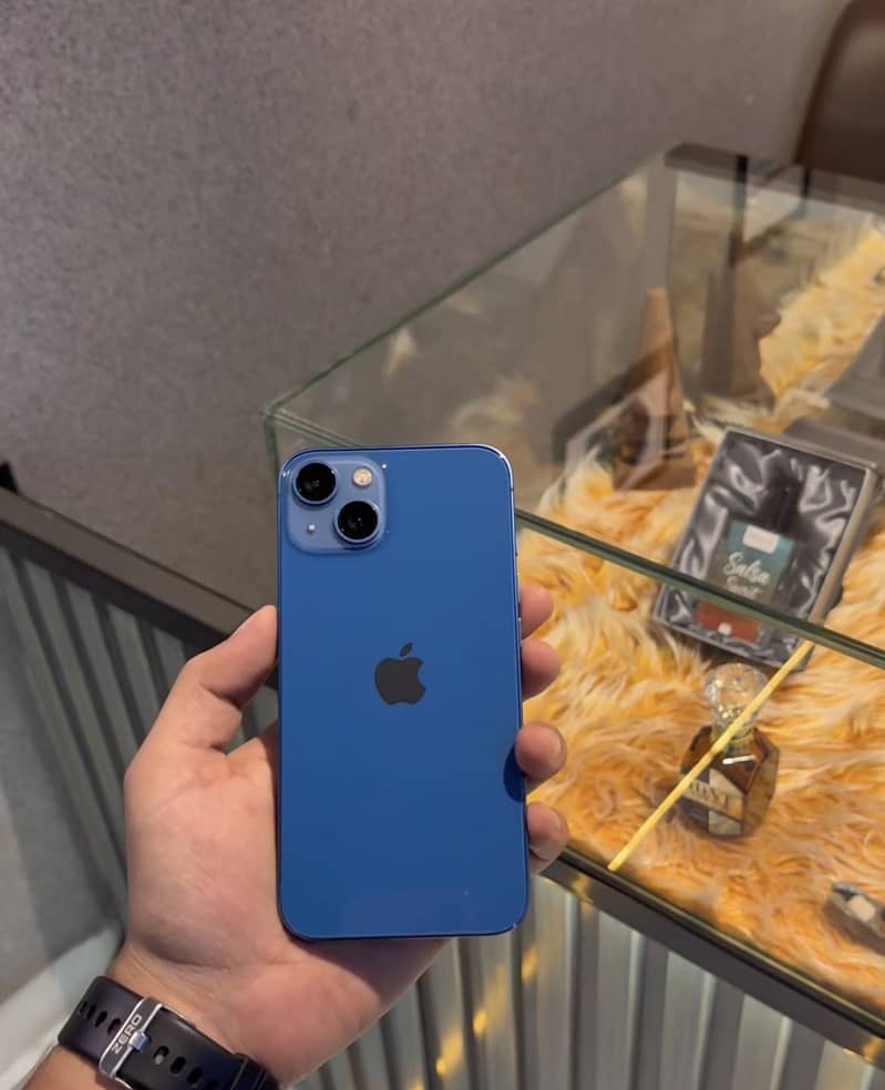 Apple iPhone 13 1