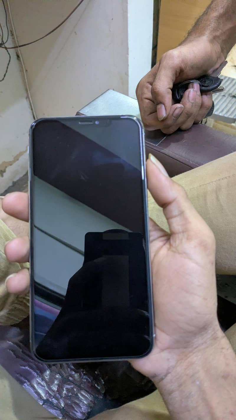 Apple iPhone XS Max 1