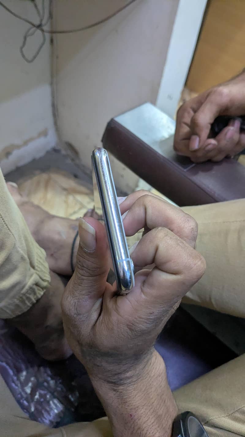 Apple iPhone XS Max 5