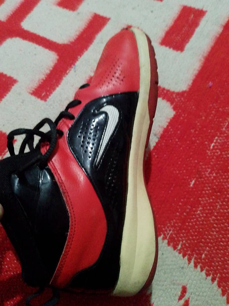 shoss 1