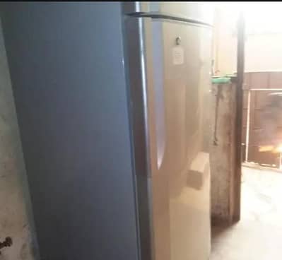 Hitachi fridge medium size