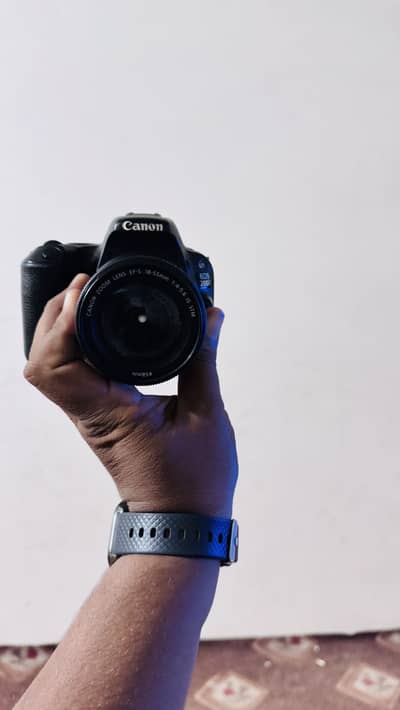 Canon EOS 200D DSLR Camera – 9/10 Condition – Complete Box