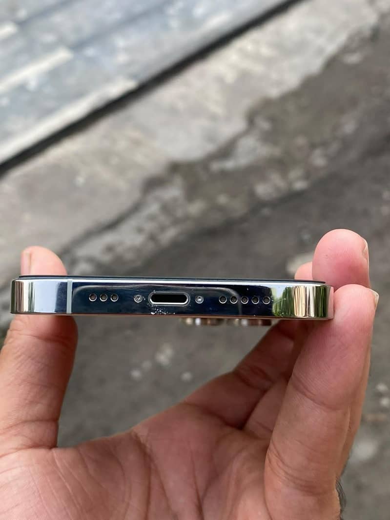 Apple iPhone 13 Pro 1