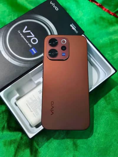Vivo V70 5G 12/256 GB pta approved complete box