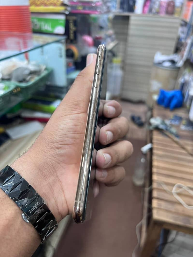 Apple iPhone XS Max 1