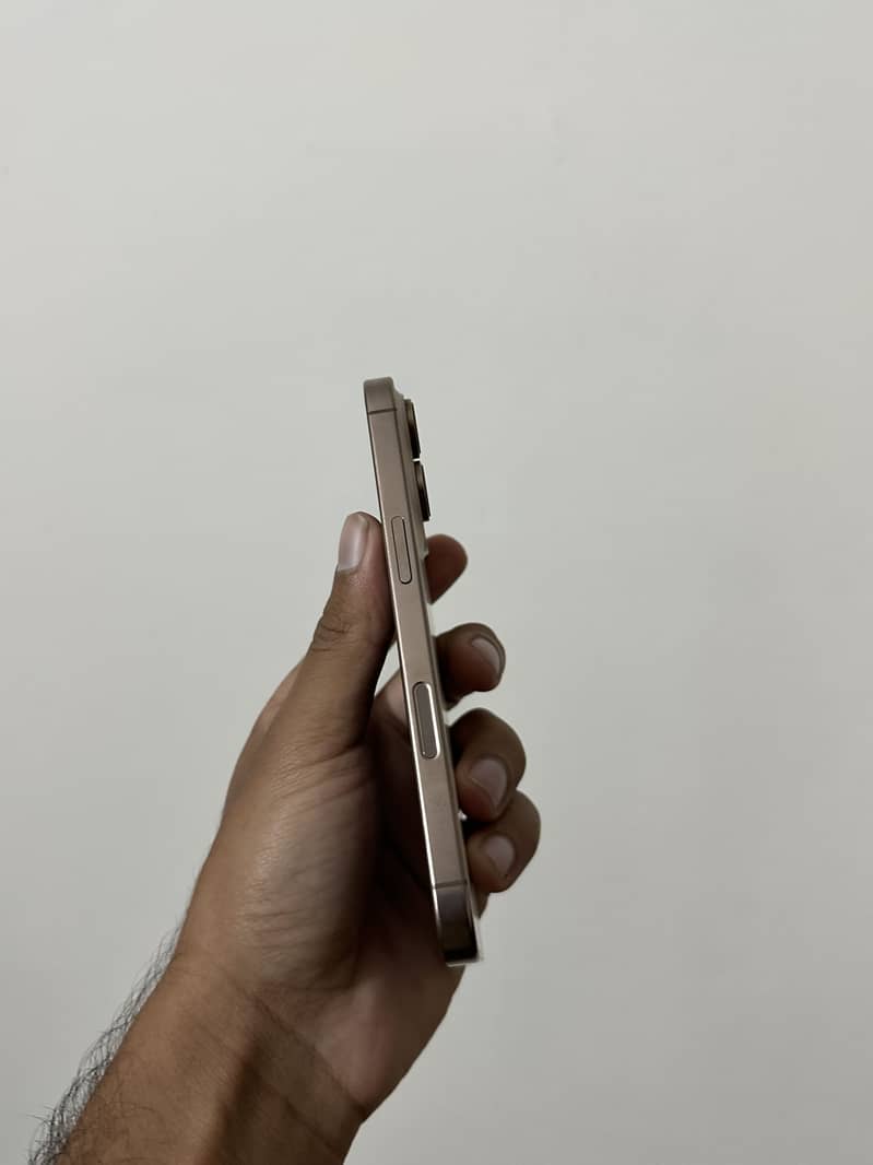 Apple iPhone 16 Pro 1