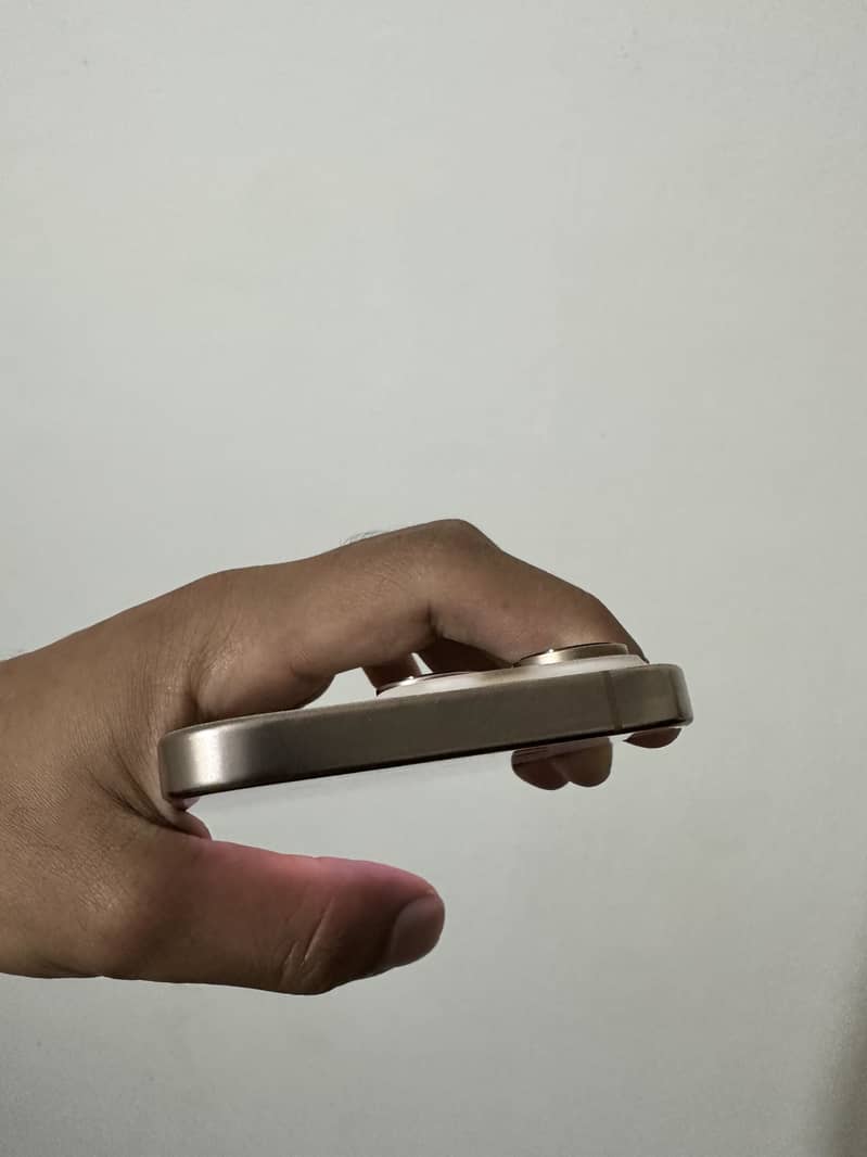 Apple iPhone 16 Pro 5
