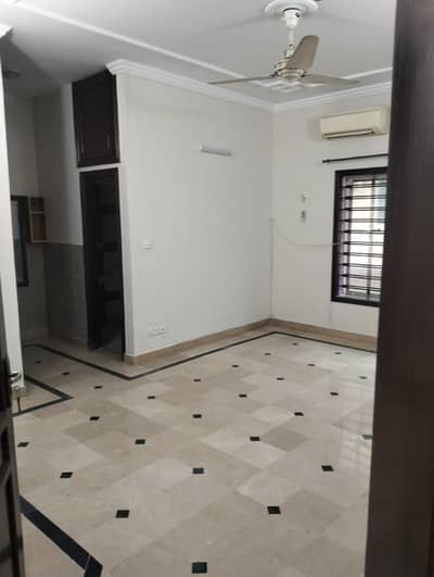 7 Marla Ground Portion For Rent In G15